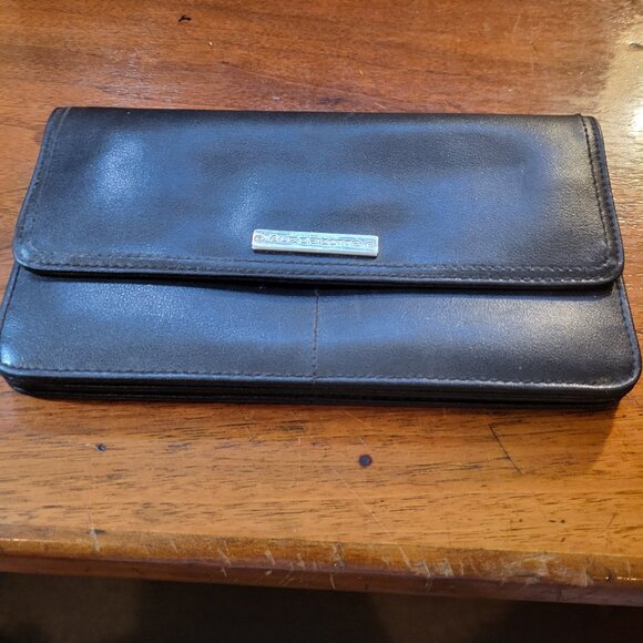 LIZ CLAIBORNE  WOMANS HAND PURSE, BLACK IN COLOR WITH 5 POCKETS - Picture 1 of 3